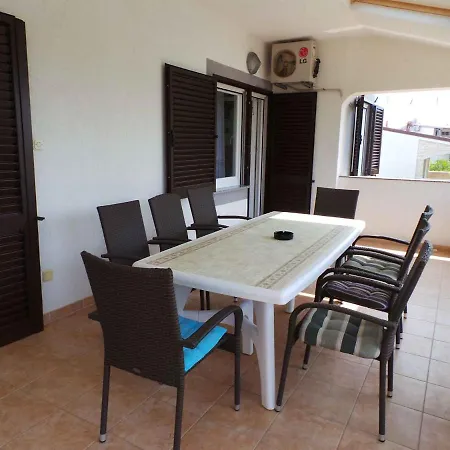 In With Four-bedrooms 1 Apartament