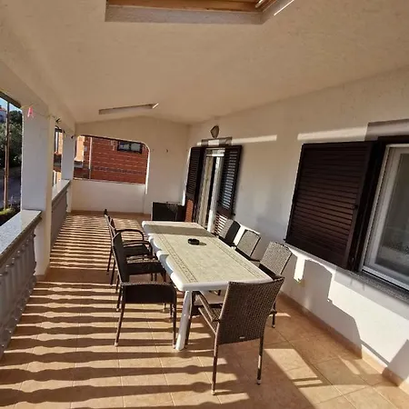In With Four-bedrooms 1 Apartament *
