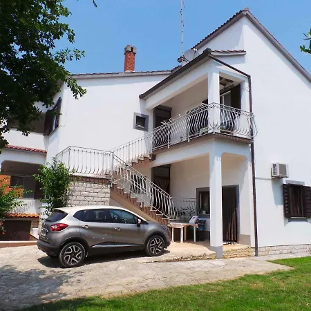 In With Four-bedrooms 1 Apartment *
