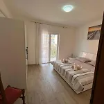 In With Four-bedrooms 1 Διαμέρισμα *
