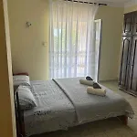 In With Four-bedrooms 1 * Μεντουλίν