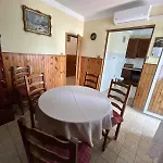 In With Four-bedrooms 1 Διαμέρισμα