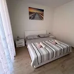 In With Four-bedrooms 1 Διαμέρισμα Μεντουλίν