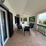 Διαμέρισμα In With Four-bedrooms 1 *