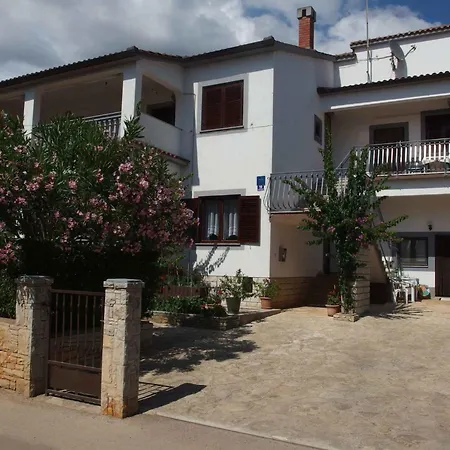 Apartment In With Four-bedrooms 1 *