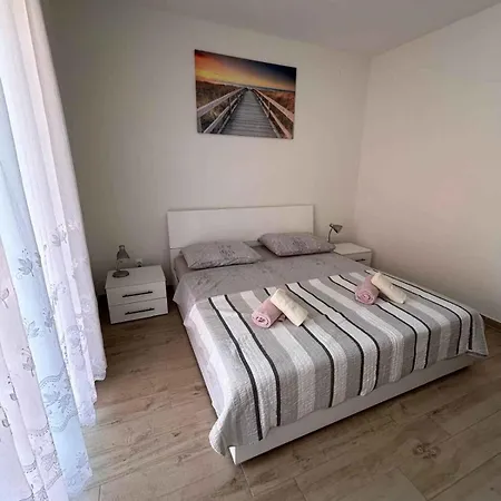 In With Four-bedrooms 1 Apartamento Medulin