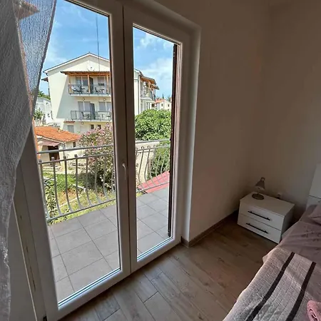 In With Four-bedrooms 1 *