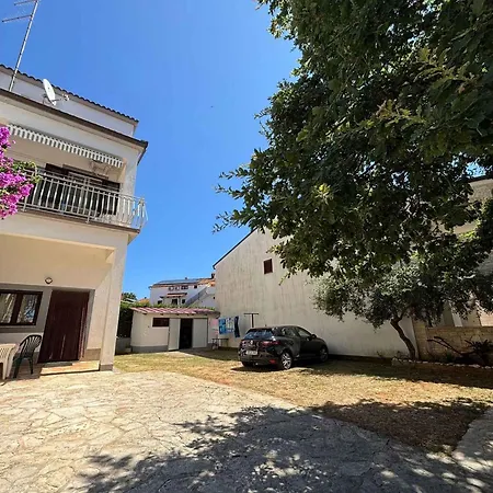 Apartment In With Four-bedrooms 1 Medulin