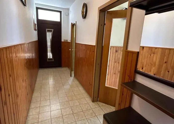 In With Four-bedrooms 1 Apartment