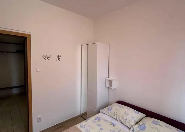 In With Four-bedrooms 1 Apartment