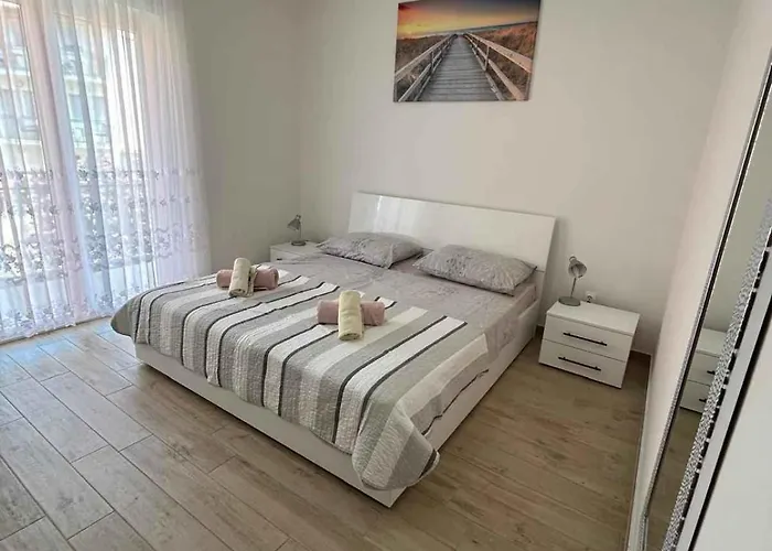 Apartment In With Four-bedrooms 1 Medulin