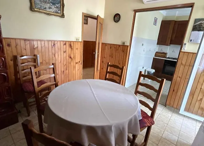 In With Four-bedrooms 1 Apartment