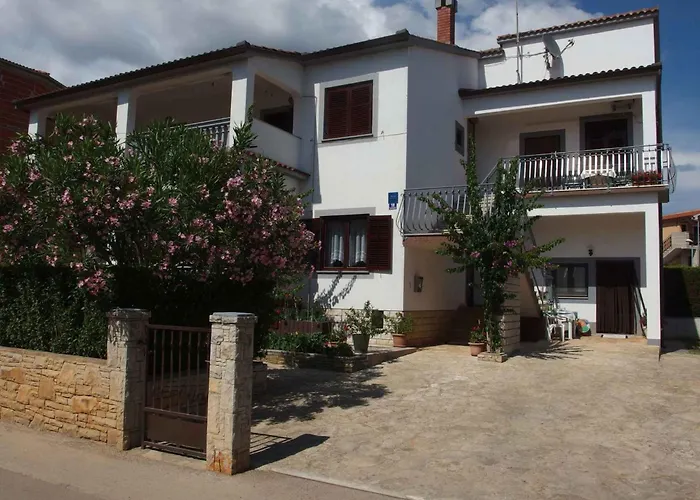 Apartment In With Four-bedrooms 1 *