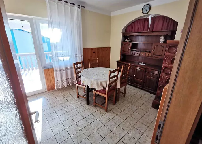 In With Four-bedrooms 1 Apartment