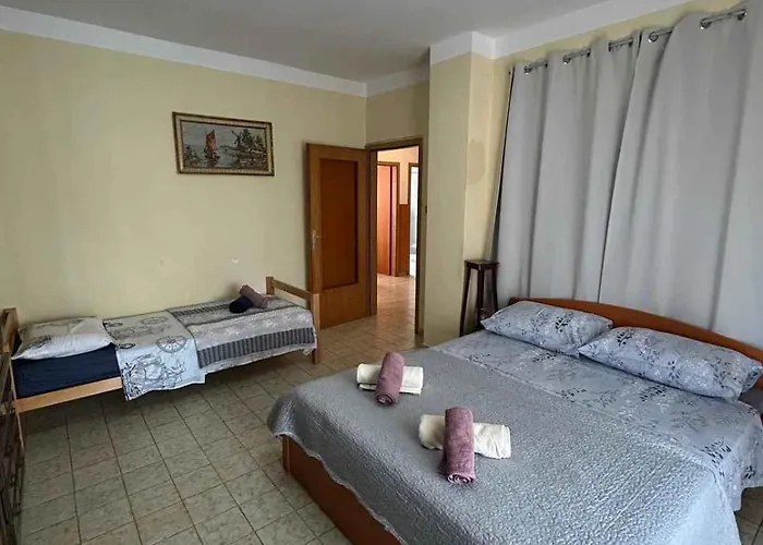 In With Four-bedrooms 1 Apartment *