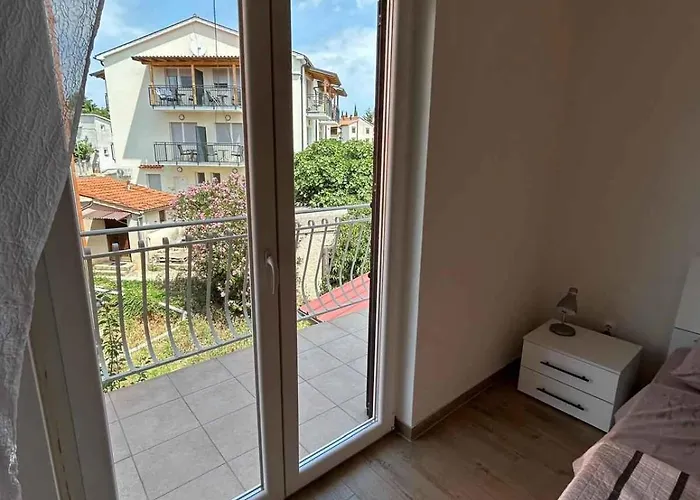 In With Four-bedrooms 1 *