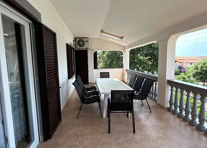 Apartment In With Four-bedrooms 1 *