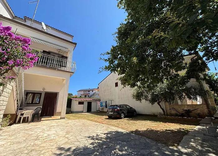 Apartment In With Four-bedrooms 1 Medulin